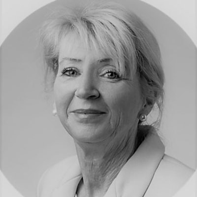 Cristina Wunder Cristina Wunder ist zertifizierte Trauerrednerin